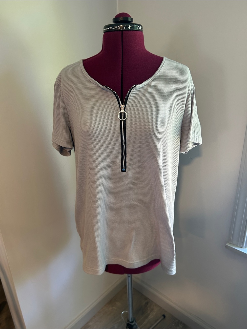 Women’s Zip-Front Short Sleeve Top in Light Gray
